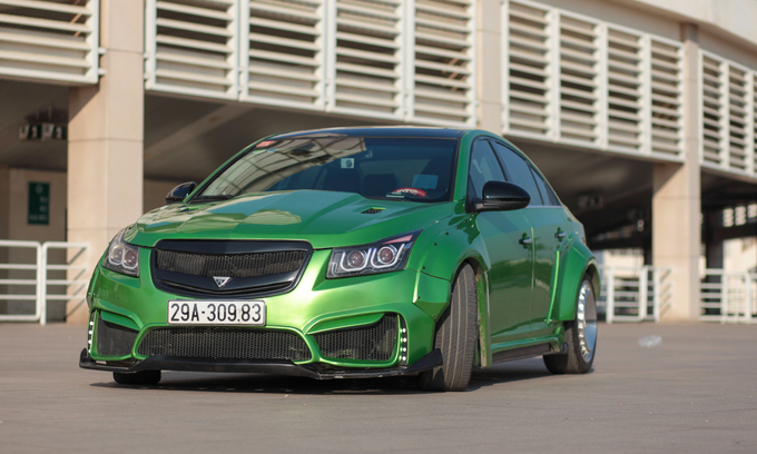 Chàng trai Hà Nội chi 150 triệu thay áo màu độc cho Cruze